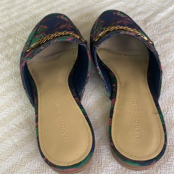 Marc Fisher Whiley Slip-In Mules Metallic Brocade Womens w Gold Chain 7 M - Picture 3 of 7